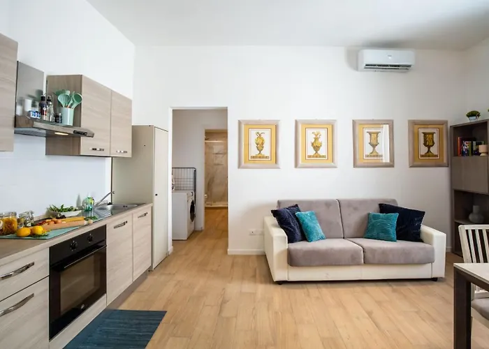 Monique-5 Minuti Dalla Stazione * Florenz